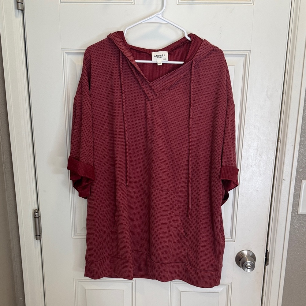 Andre by Unit Burgundy short sleeve Hooded Top